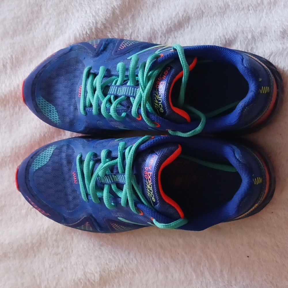 Tennis shoes